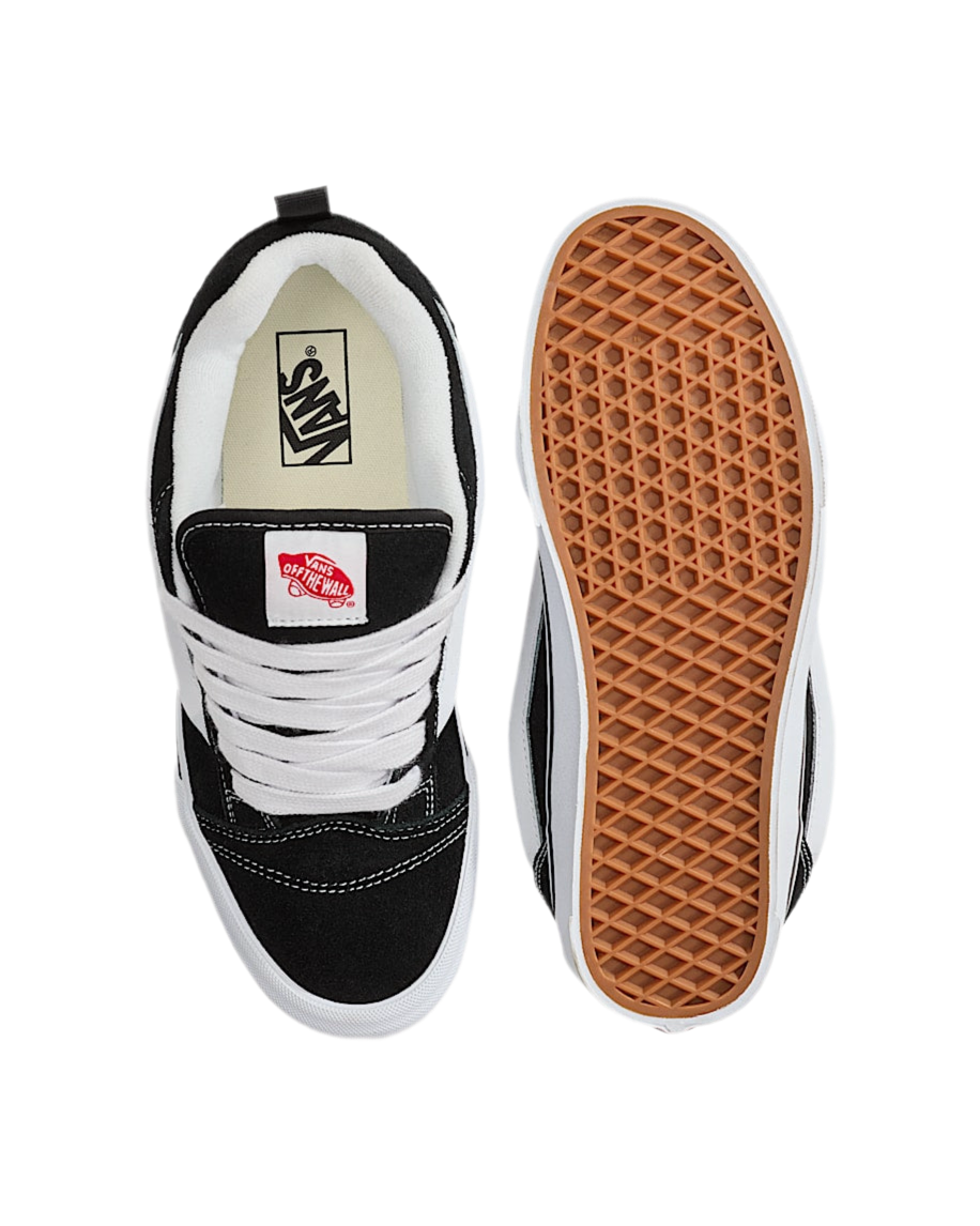 مدرسة فانز كنو "بالأبيض والأسود"